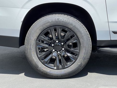 Used 2025 GMC Yukon XL Denali AWD/4WD image 15