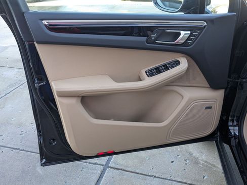 New 2026 Porsche Macan image 13