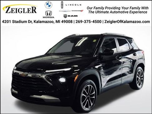 Used 2025 Chevrolet TrailBlazer LT AWD/4WD image 1