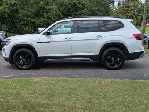 Used 2024 Volkswagen Atlas Peak Edition SEL AWD/4WD image 3