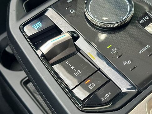 New 2026 BMW iX xDrive60 w/ Premium Package image 21