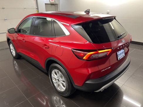Used 2023 Ford Escape Active image 4