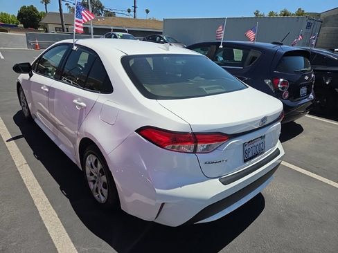 Used 2020 Toyota Corolla LE w/ Carpet Mat Package (TMS) FWD image 2