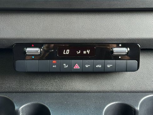 Used 2024 Mercedes-Benz Sprinter 2500 image 32