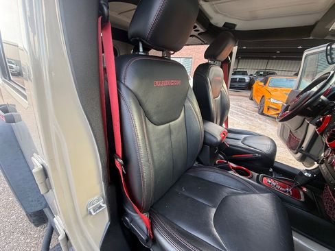 Used 2018 Jeep Wrangler Unlimited Rubicon AWD/4WD image 18