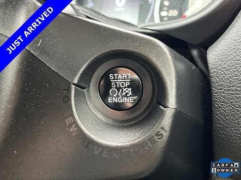 Certified 2017 Jeep Renegade Latitude FWD image 33