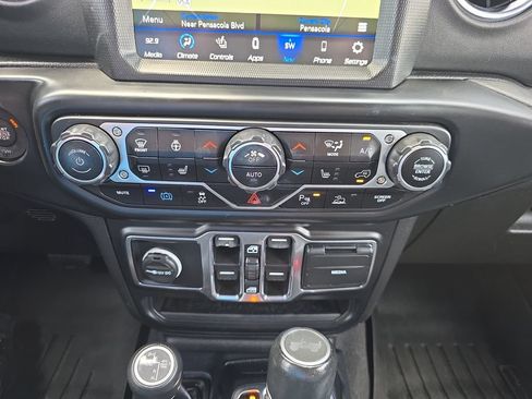 Used 2022 Jeep Wrangler Unlimited Sahara w/ Cold Weather Group AWD/4WD image 27