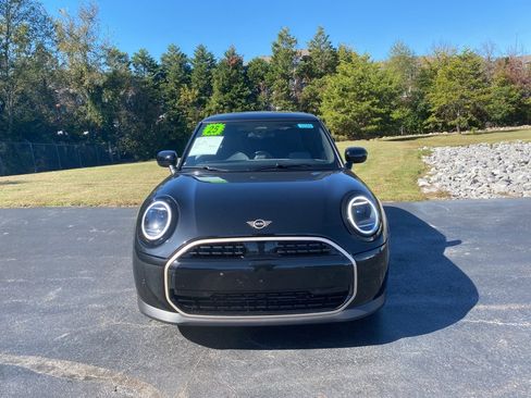 Used 2025 MINI Cooper 2-Door Hardtop image 8