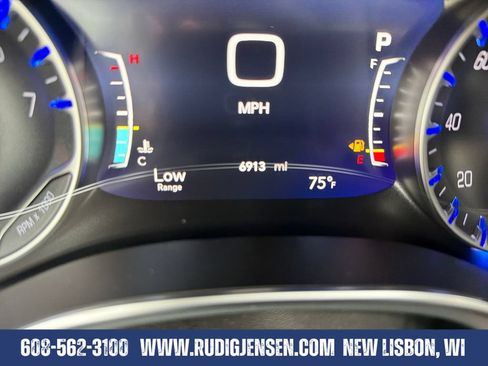 Used 2026 Chrysler Pacifica Limited FWD image 19