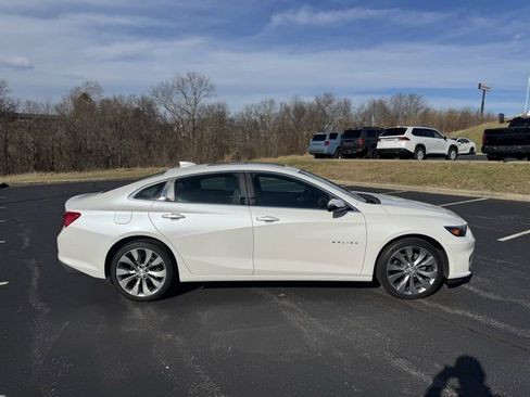 Used 2017 Chevrolet Malibu Premier w/ Premier Sun and Wheel Package image 2