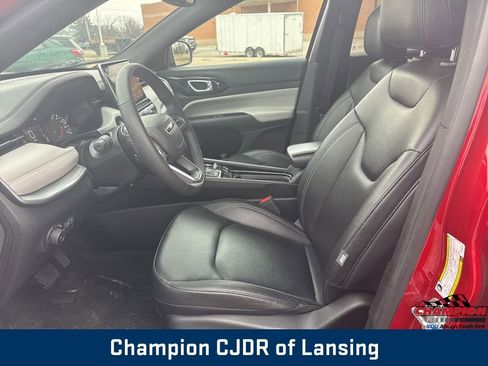 Used 2025 Jeep Compass Limited image 17