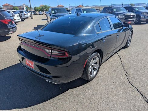 Used 2017 Dodge Charger SXT RWD image 5