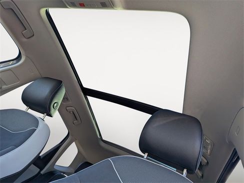 New 2026 Volkswagen Taos SE image 24