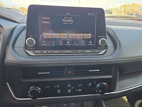 Used 2023 Nissan Rogue S image 11