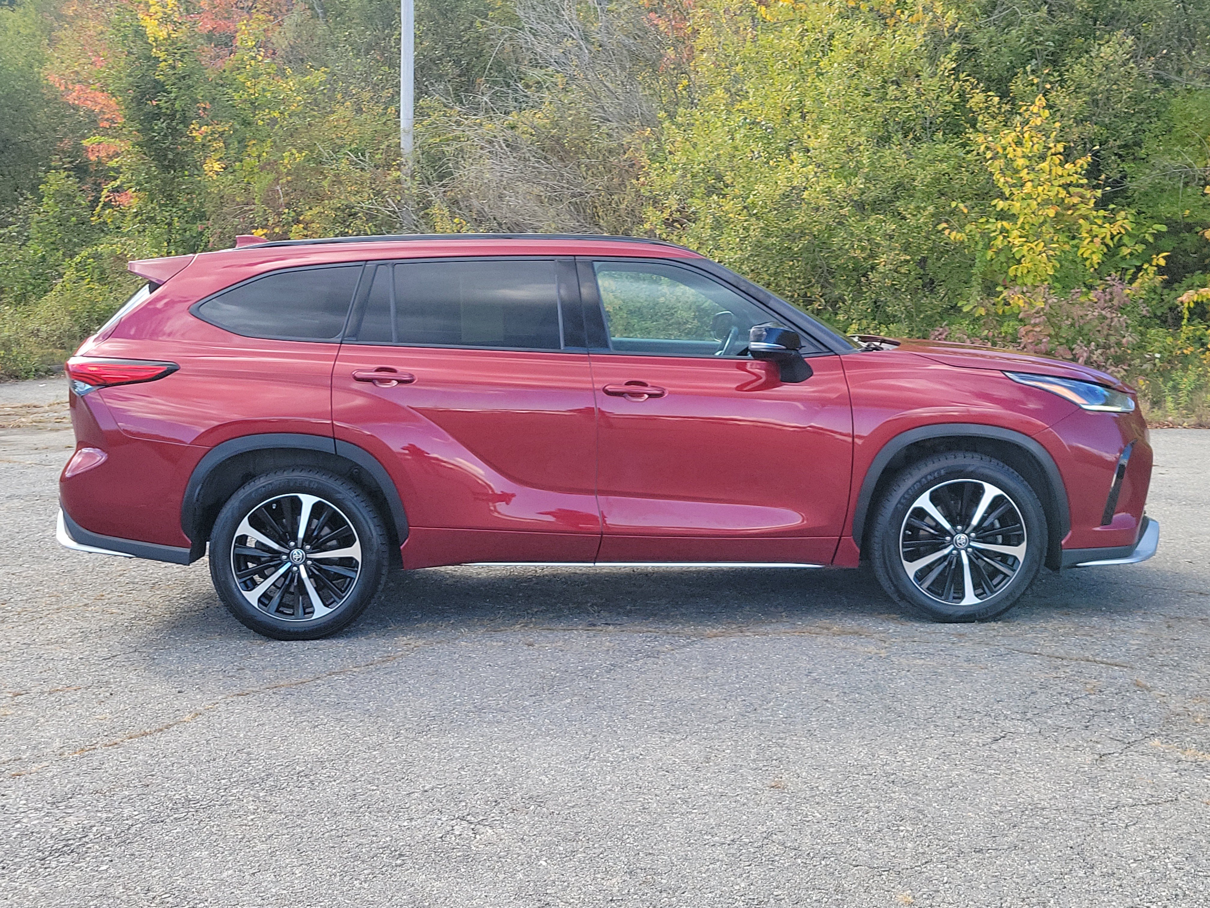 Used 2021 Toyota Highlander XSE AWD/4WD image 4