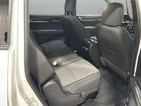 Used 2025 GMC Acadia Elevation image 44