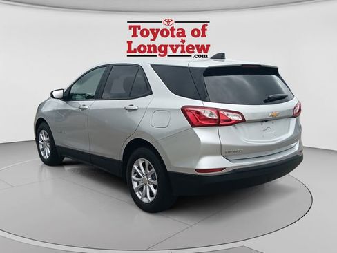 Used 2020 Chevrolet Equinox LS w/ LS Convenience Package FWD image 3