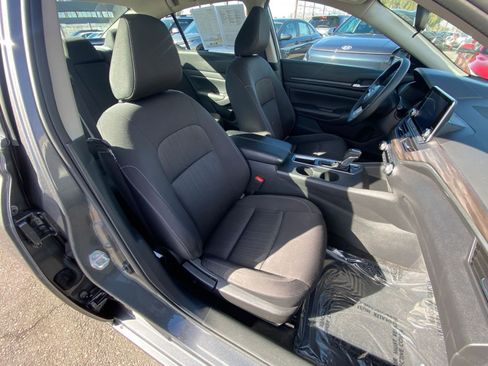 Used 2025 Nissan Altima 2.5 SV image 37