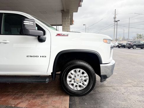 Used 2023 Chevrolet Silverado 2500 LT AWD/4WD image 11