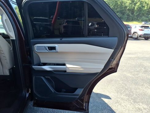 Used 2022 Ford Explorer Limited w/ Equipment Group 301A AWD/4WD image 20