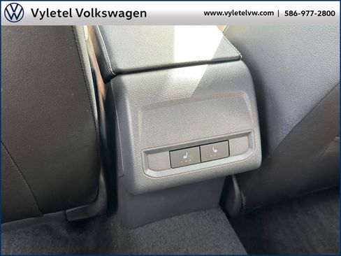 Certified 2025 Volkswagen Jetta SEL image 12