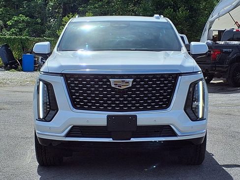 Used 2025 Cadillac Escalade ESV Premium Luxury RWD image 2