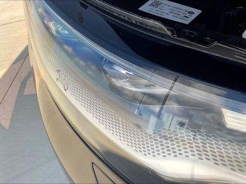 Used 2023 Land Rover Discovery Metropolitan Edition image 29