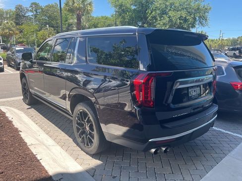 Used 2022 GMC Yukon XL Denali w/ Advanced Technology Package AWD/4WD image 2