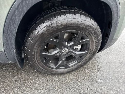 Used 2025 Volkswagen Atlas Peak Edition SE image 11