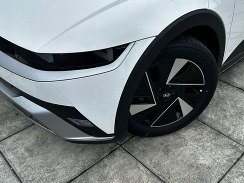 New 2026 Hyundai Ioniq 5 SEL image 2