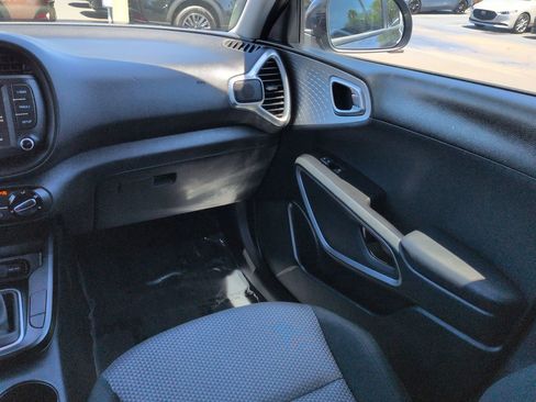 Used 2025 Kia Soul LX image 17