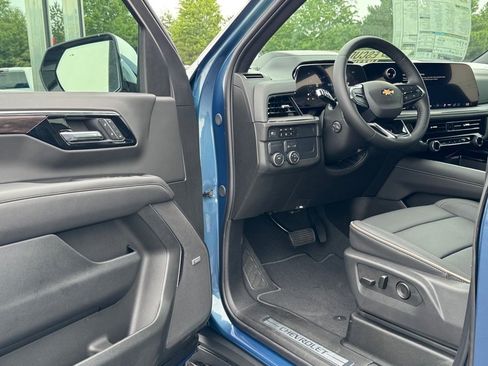 New 2025 Chevrolet Suburban Premier image 13
