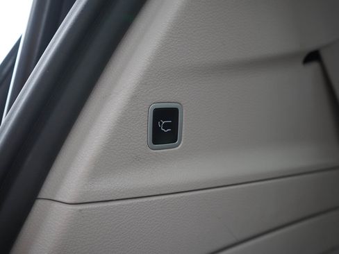 Used 2024 Chrysler Pacifica Limited FWD image 15