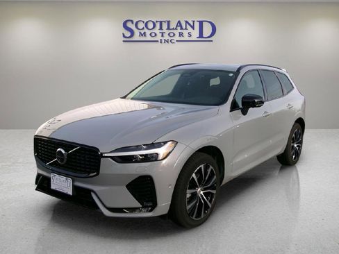 Used 2025 Volvo XC60 B5 Plus AWD/4WD image 2