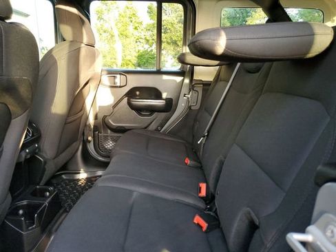 Used 2018 Jeep Wrangler Unlimited Sport S AWD/4WD image 9