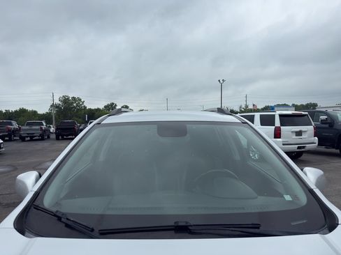 Used 2019 Chevrolet Trax LT w/ LT Convenience Package FWD image 23