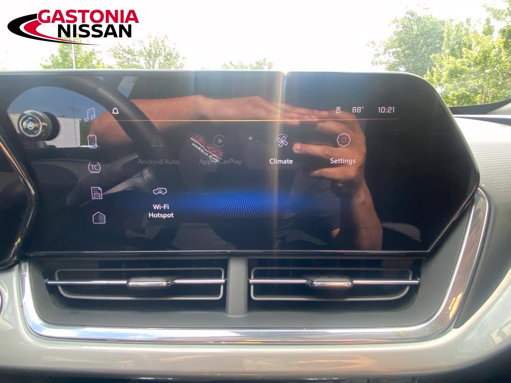 Used 2025 Chevrolet Trax LT w/ LT Convenience Package FWD image 29