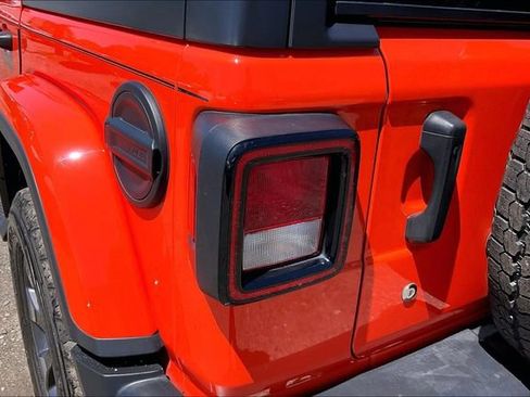 Used 2018 Jeep Wrangler Unlimited Sahara AWD/4WD image 30