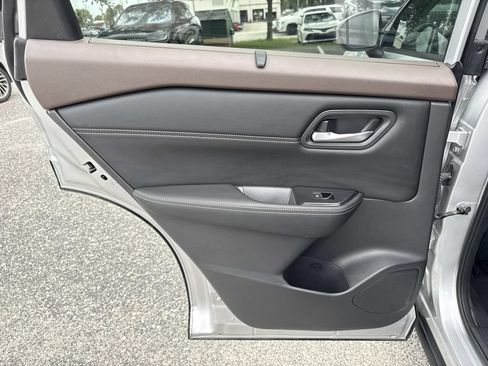 Used 2022 Nissan Rogue SL w/ SL Premium Package FWD image 16