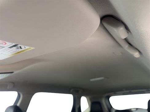 Used 2024 Nissan Rogue SL image 75