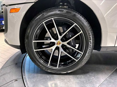 Used 2025 Porsche Macan image 14