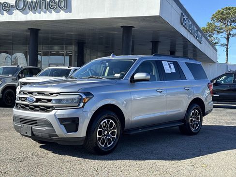 Used 2024 Ford Expedition XLT image 5
