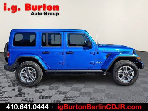 Used 2023 Jeep Wrangler Unlimited Sahara w/ Cold Weather Group AWD/4WD image 7