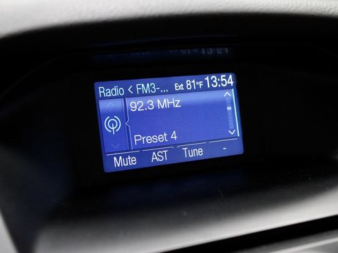 Used 2014 Ford Focus SE FWD image 2