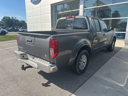 Used 2019 Nissan Frontier SV image 5