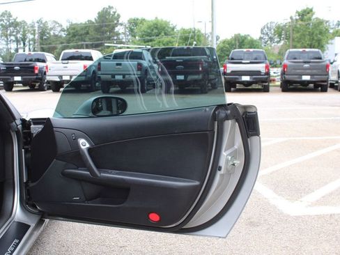 Used 2005 Chevrolet Corvette Coupe w/ Preferred Equipment Group RWD image 28
