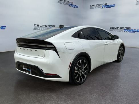 Used 2025 Toyota Prius Plug-In Hybrid FWD image 5