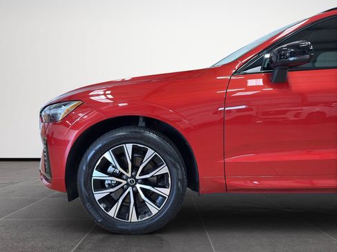 Used 2024 Volvo XC60 B5 Core AWD/4WD image 2