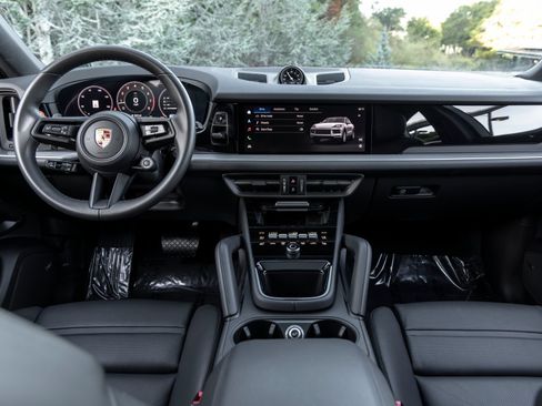 Certified 2026 Porsche Cayenne Coupe AWD/4WD image 40