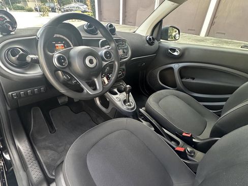 Used 2016 smart fortwo passion image 9